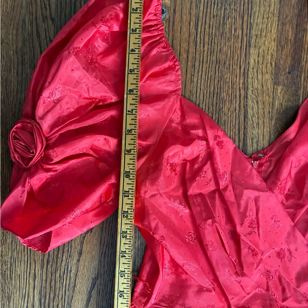 Red vintage 50s/60s style dress with puffy sleeves and floral pattern - Picture 8 of 12